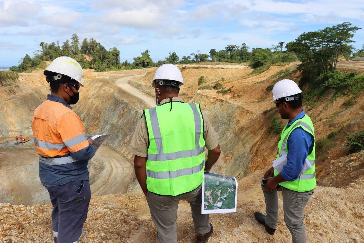 MRA Executives Visit Simberi Mine