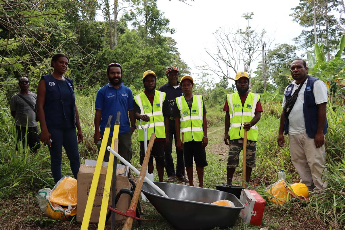 Creating decent income-earning opportunities for rural communities in Papua New Guinea under road maintenance programme