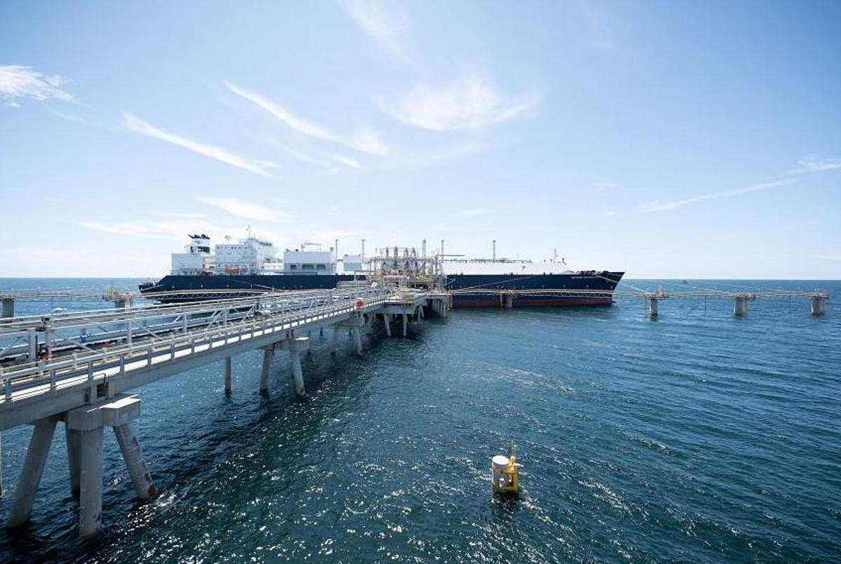 Santos Signs Mid-Term LNG Supply Contract