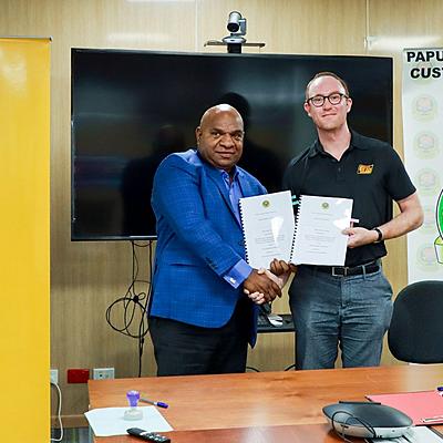 EastWest Transport and PNG Customs sign MOI