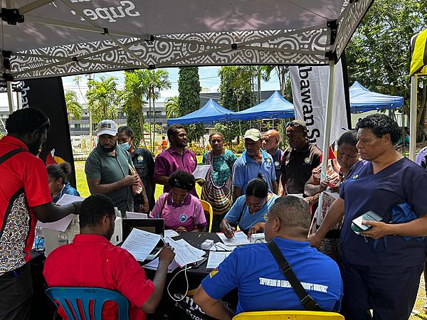 Nambawan Super Appreciates Members at Port Moresby General Hospital 